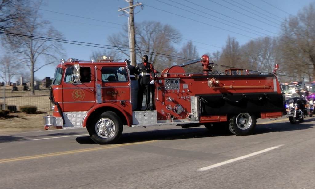 Camión de Bomberos que transportó al Bombero de St. Louis Benjamin Polson