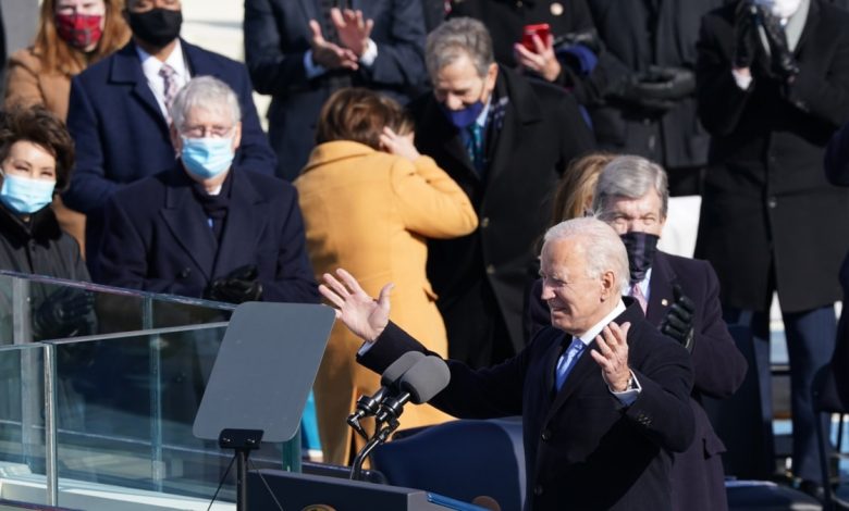 Biden cumple primer año en el cargo con baja aprobación y más pandemia 1