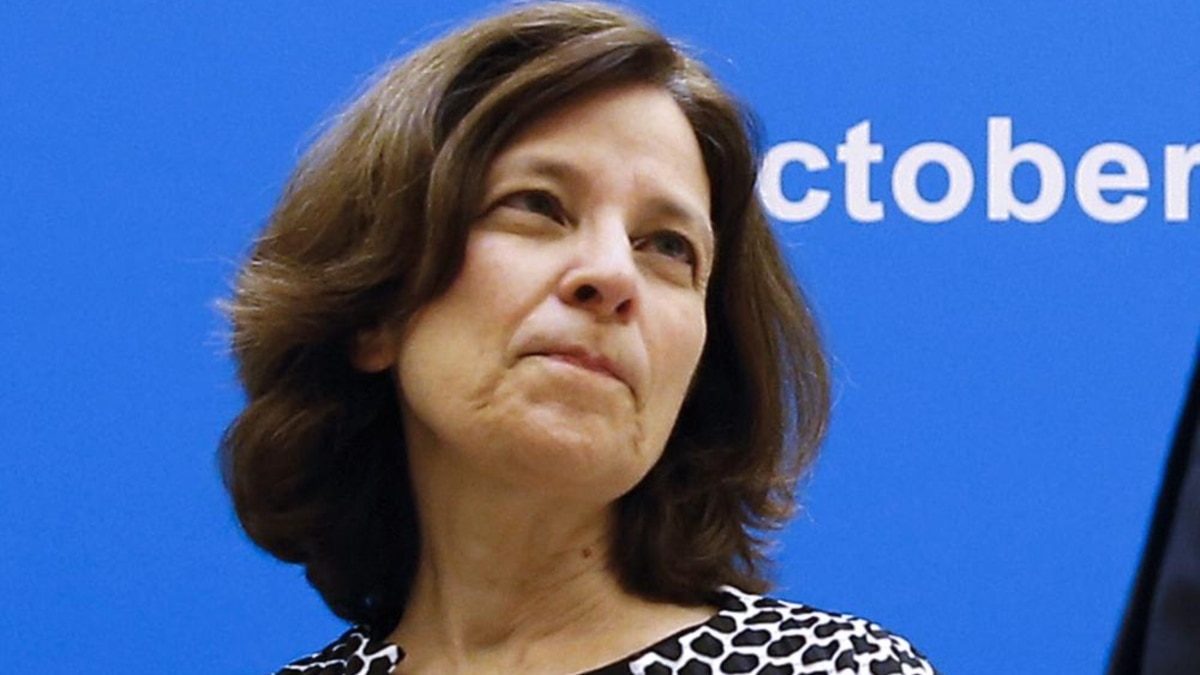 Biden nomina a 3 para la junta de la Fed, incluida la primera mujer negra 2