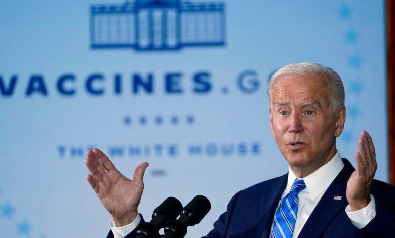 Corte bloquea mandato de vacunación de Biden para trabajadores federales 1