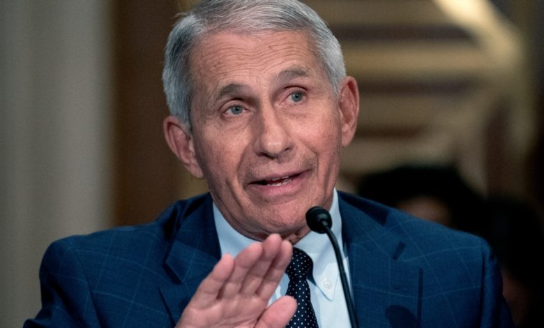 No cuente con que ómicron acabe con la pandemia, dice Fauci 1