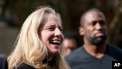 Biden se enfoca en precios de medicamentos mientras intenta revivir su agenda 81