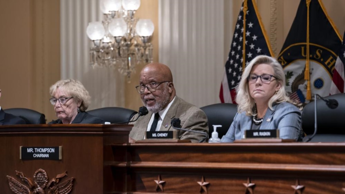 Comisión del 6 de enero vota para declarar en desacato a dos exasesores de Trump 2