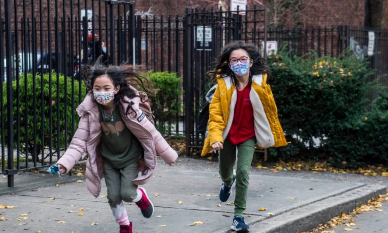 EE. UU.: escuelas levantan uso de mascarillas 1