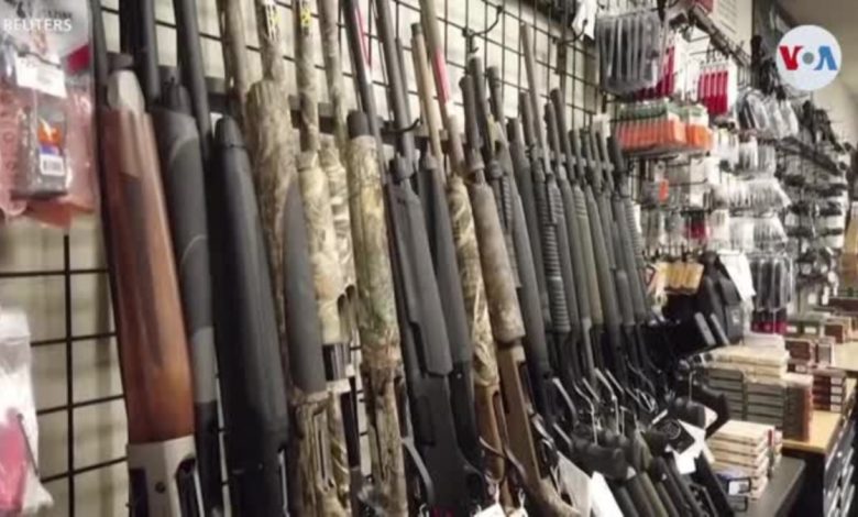 California avanza proyecto de ley que permitiría a ciudadanos demandar a fabricantes y vendedores de armas de asalto 1