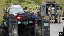 Sospechoso encontrado muerto después de dispararle a 4, causando pánico en Washington 33