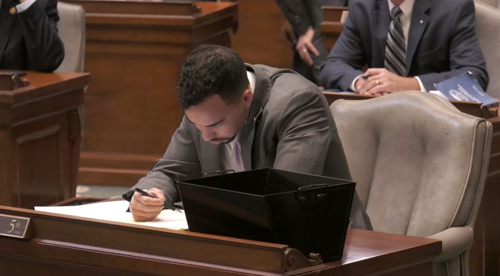 Sen. de Missouri Steven Roberts pide $5M para ayudar a refugiados llegando al estado desde Ucrania y Afganistán 3