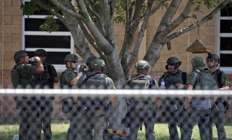 Investigan inacción policial en masacre escolar en Texas 1