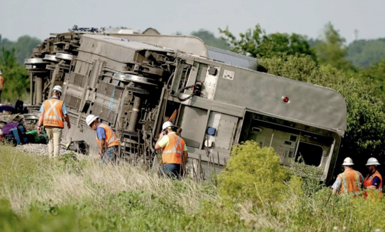 Tren Amtrak descarrilado el lunes 27 de Junio, 2022 en Missouri - Foto: Charlie Riedel/AP