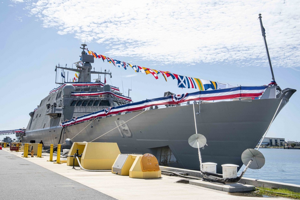 Crucero de Combate Litoral LCS-19 USS St. Louis en su día inaugural cuando entro en servicio an Agosto 2020. (foto: Dept. De Defensa