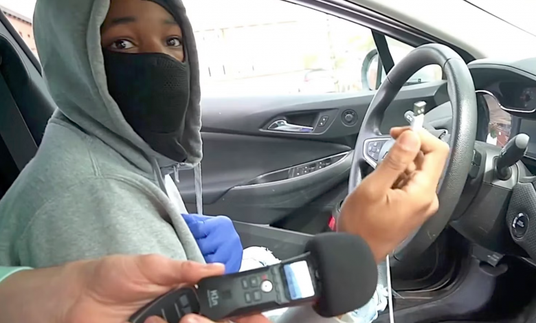 Una demostración por un jóven muestra lo fácil que arrancar un KIA sin tener la llave de arranque.