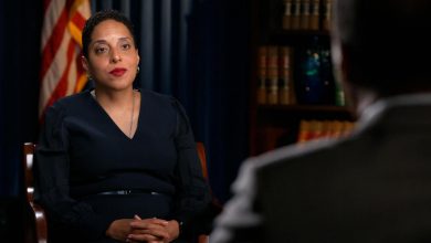 Kim Gardner durante una entrevista televisada en NBC