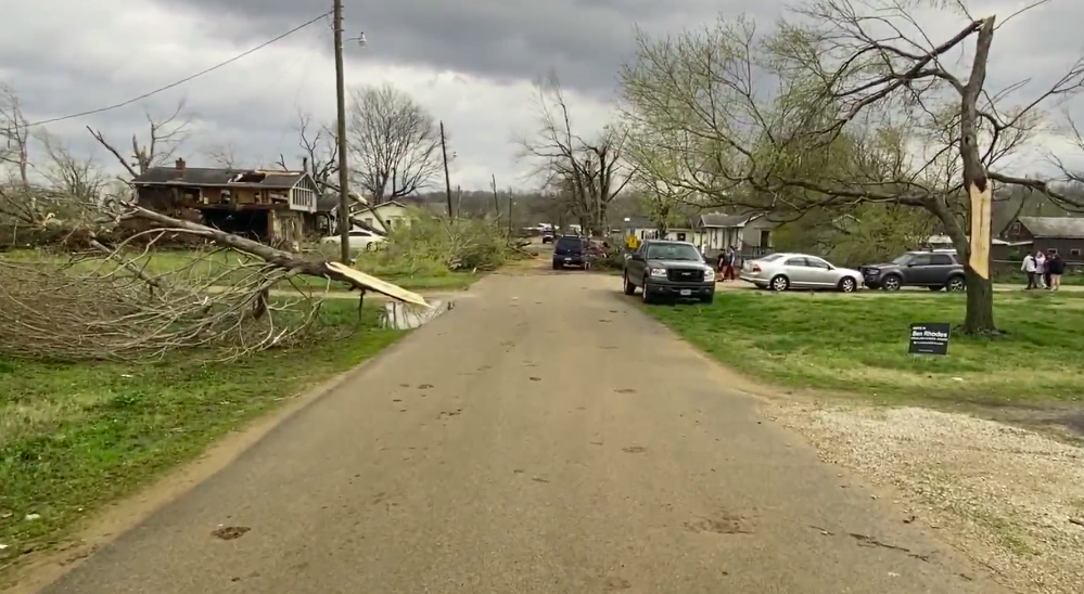 Tornado en Condado Bollinger deja muertos y daños materiales en el Sur de Missouri 1