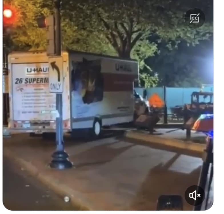 Joven de Missouri arremete un camión contra las vallas de seguridad de la Casa Blanca 2