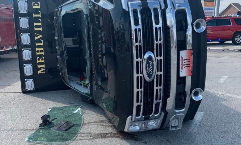 Ambulancia se vuelca tras ser impactada por un vehículo civil en St. Louis 1