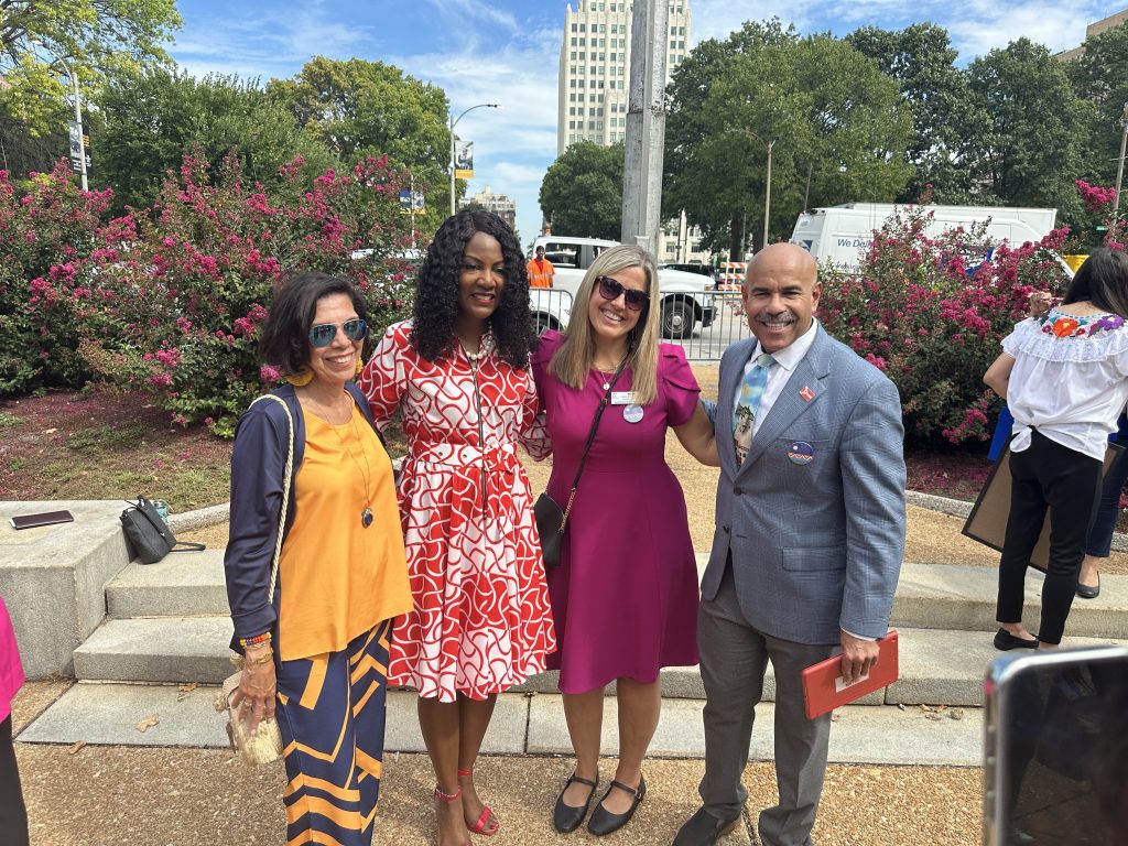 Mes de la Herencia Hispana arranca en St. Louis con izamiento de bandera latina 5