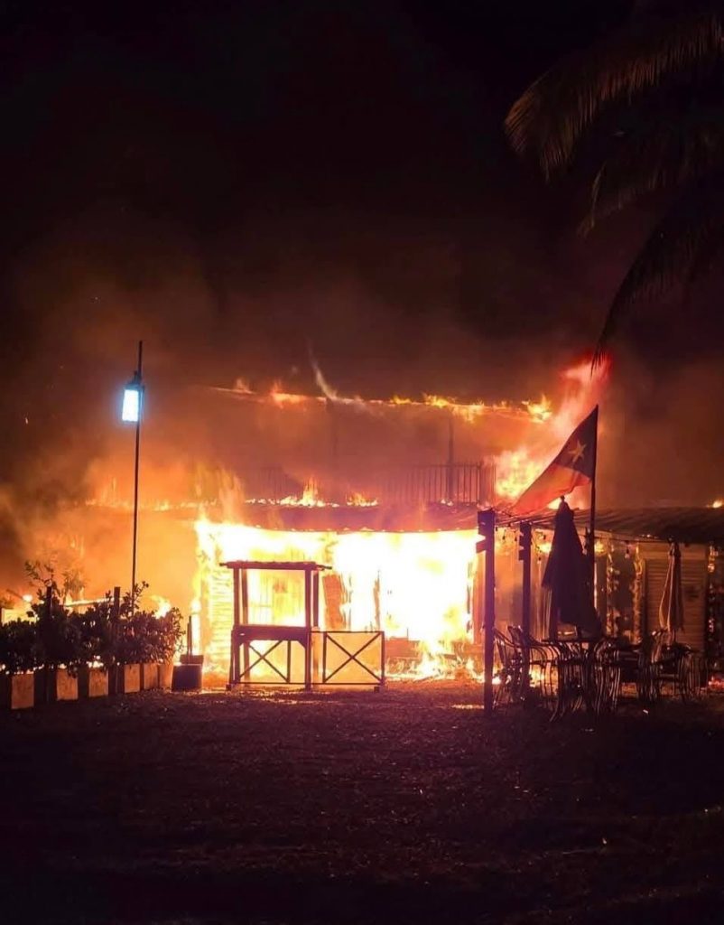 Turista de Missouri Bajo Investigación por Incendio en Bar de Cabo Rojo 2