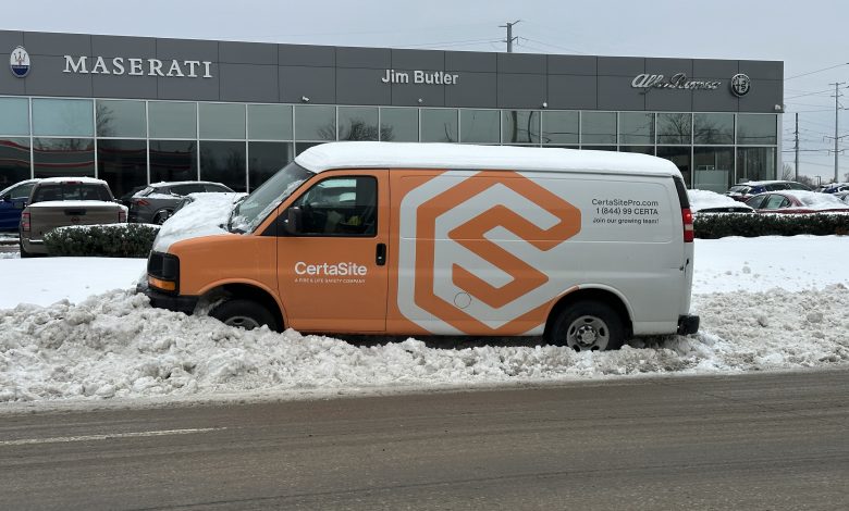 St. Louis se desentierra tras histórica tormenta de nieve 1