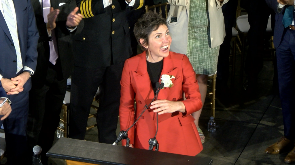 Cara Spencer juramenta como la 48a Alcalde de St. Louis 2