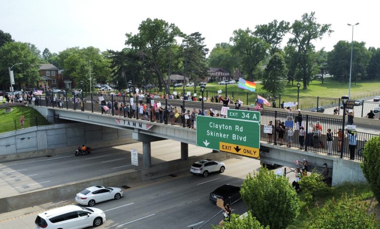 Manifestantes de St. Louis se Unen a Protestas Nacionales Contra Redadas Migratorias 1