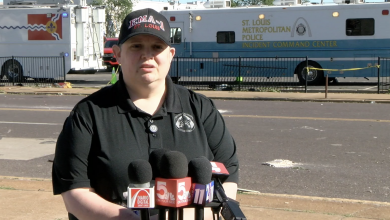 Despiden a jefa del departamento de emergencias de St. Louis, Sarah Russell, por negligencia en tornado mortal 2
