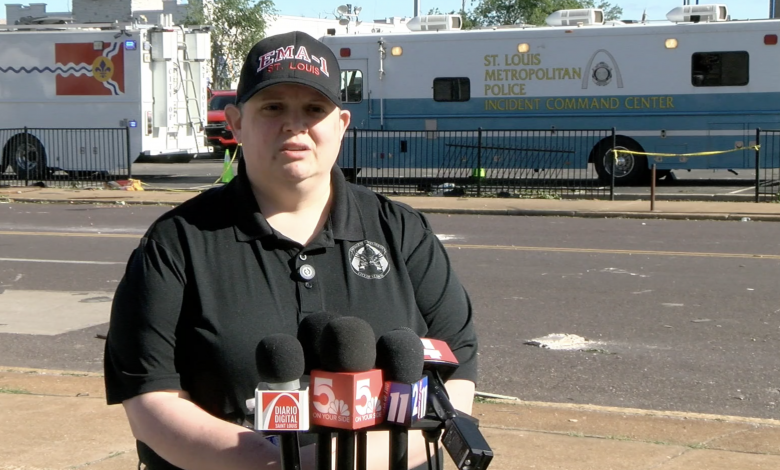 Despiden a jefa del departamento de emergencias de St. Louis, Sarah Russell, por negligencia en tornado mortal 1