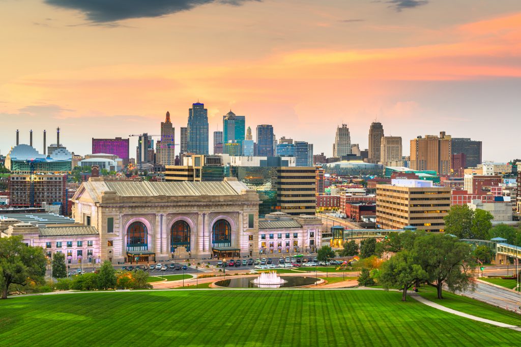 Kansas City y St. Louis Lideran Oportunidades Laborales Para Latinos en Missouri 1