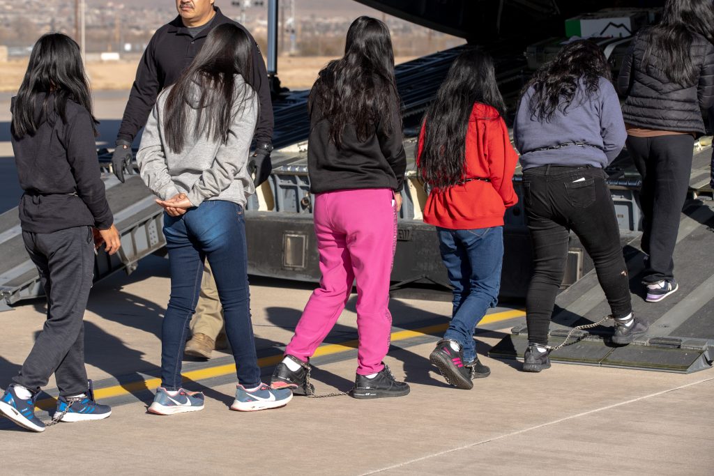 Chicago bajo asedio: Cientos de agentes federales y posible despliegue de la Guardia Nacional amenazan la ciudad santuario 2