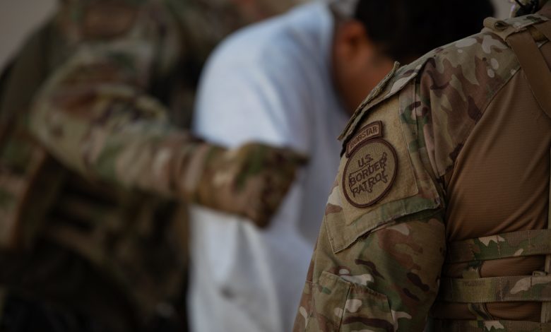 Chicago bajo asedio: Cientos de agentes federales y posible despliegue de la Guardia Nacional amenazan la ciudad santuario 1