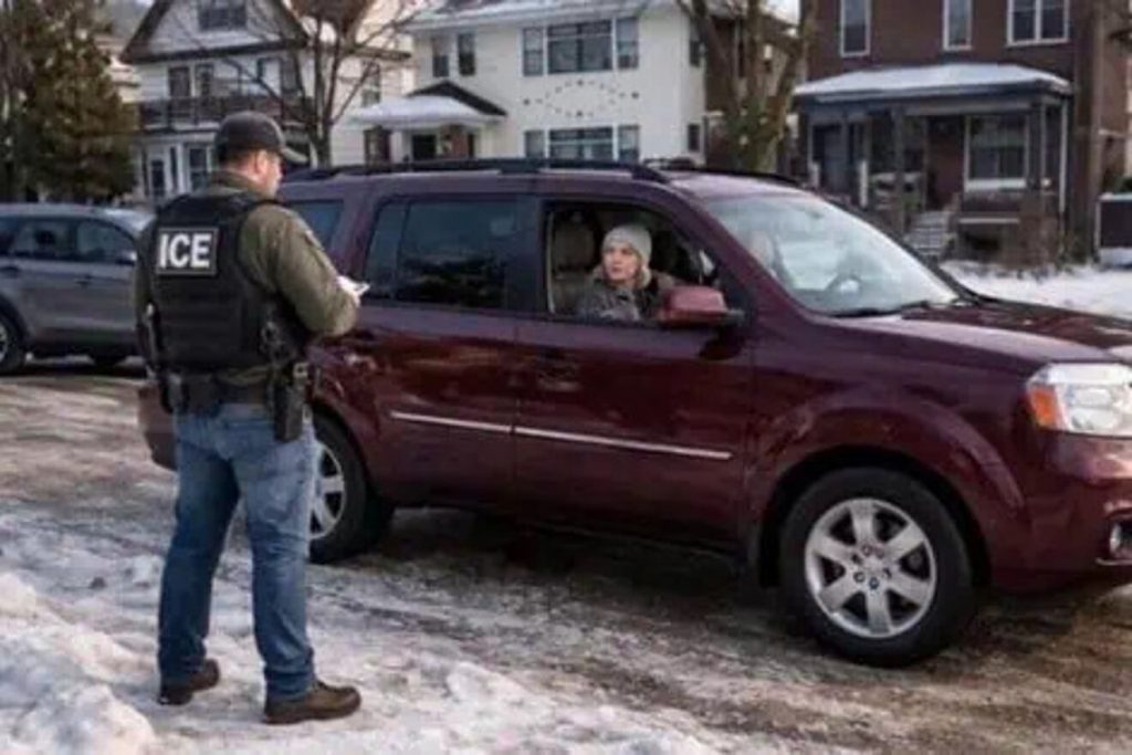 Agente de ICE mata a ciudadana estadounidense en Minneapolis 3