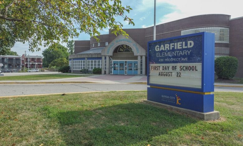 Comunidad del noreste de Kansas City organiza vigilancia tras avistamiento de agentes de ICE cerca de escuela 1