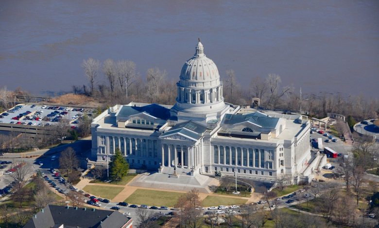 Legislador de Missouri propone ley para permitir licencias profesionales a beneficiarios de DACA 1