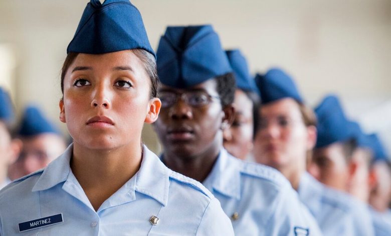 Veteranas, resilientes y de pie: Latinas Rising invita a un retiro de renovación para mujeres veteranas 1