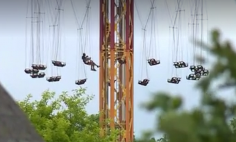 Cuatro personas rescatadas tras quedar varadas a 130 pies de altura en juego de Six Flags St. Louis 1